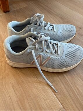 New Balance Women's Light Gray and Cream Athletic Running Sneakers